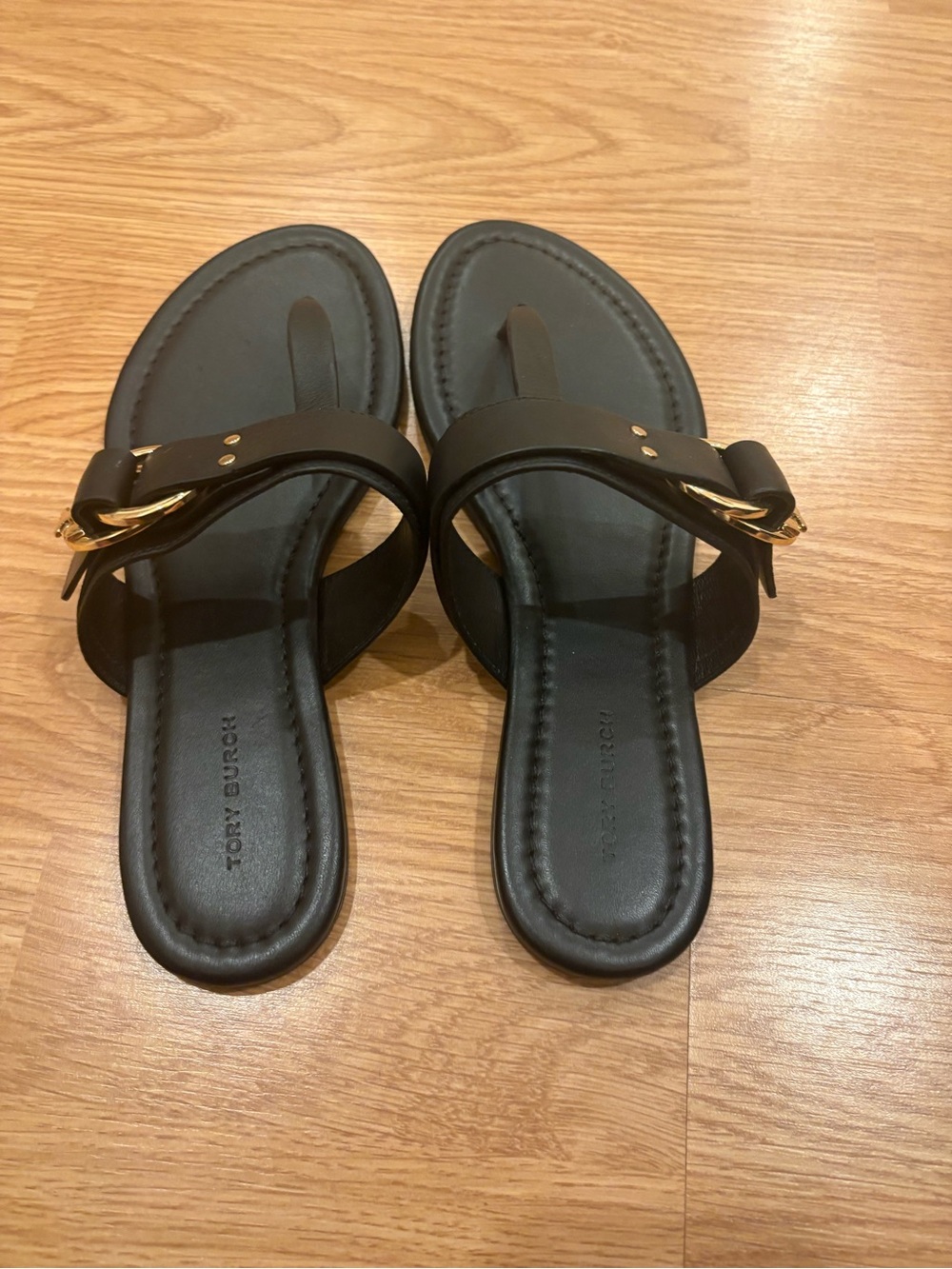 Tory Burch Black Leather Thong Sandals with Gold Chain Accent - Picture 2 of 6